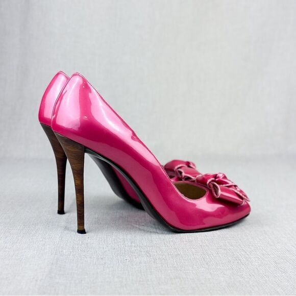 Stuart Weitzman Hot Pink Patent Leather Peep-Toe Heels with Bow, size US 10 - Picture 6 of 11